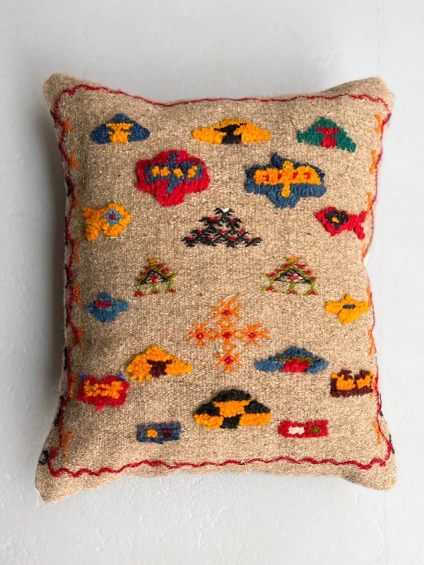 Le Vieux Symbolic Hanbel Pillow